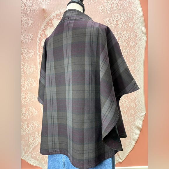 Plaid Cape Jacket | Statement Buttons - Picture 5 of 8